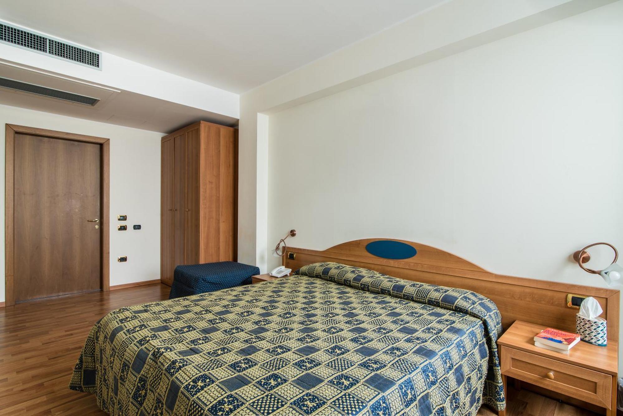 Hotel Porta Del Sole Soiano Del Lago Exterior photo